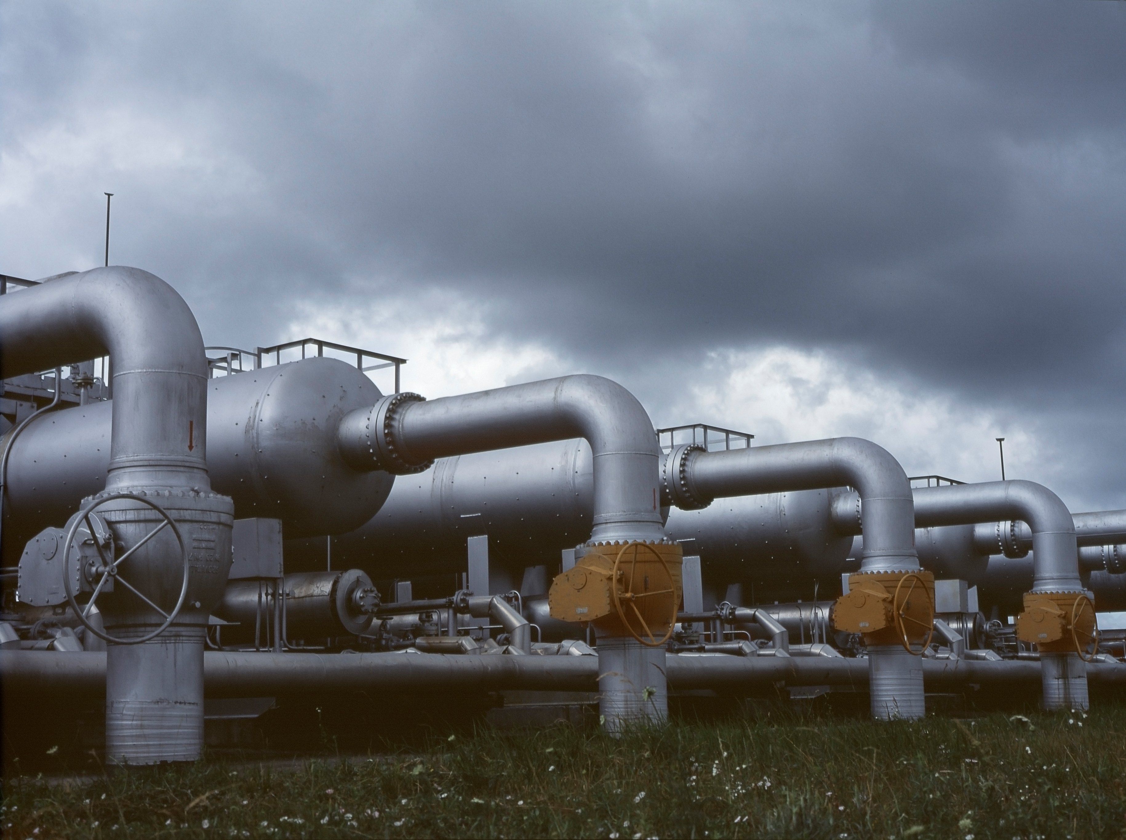 Completed pump station with blue pump and red motor unit